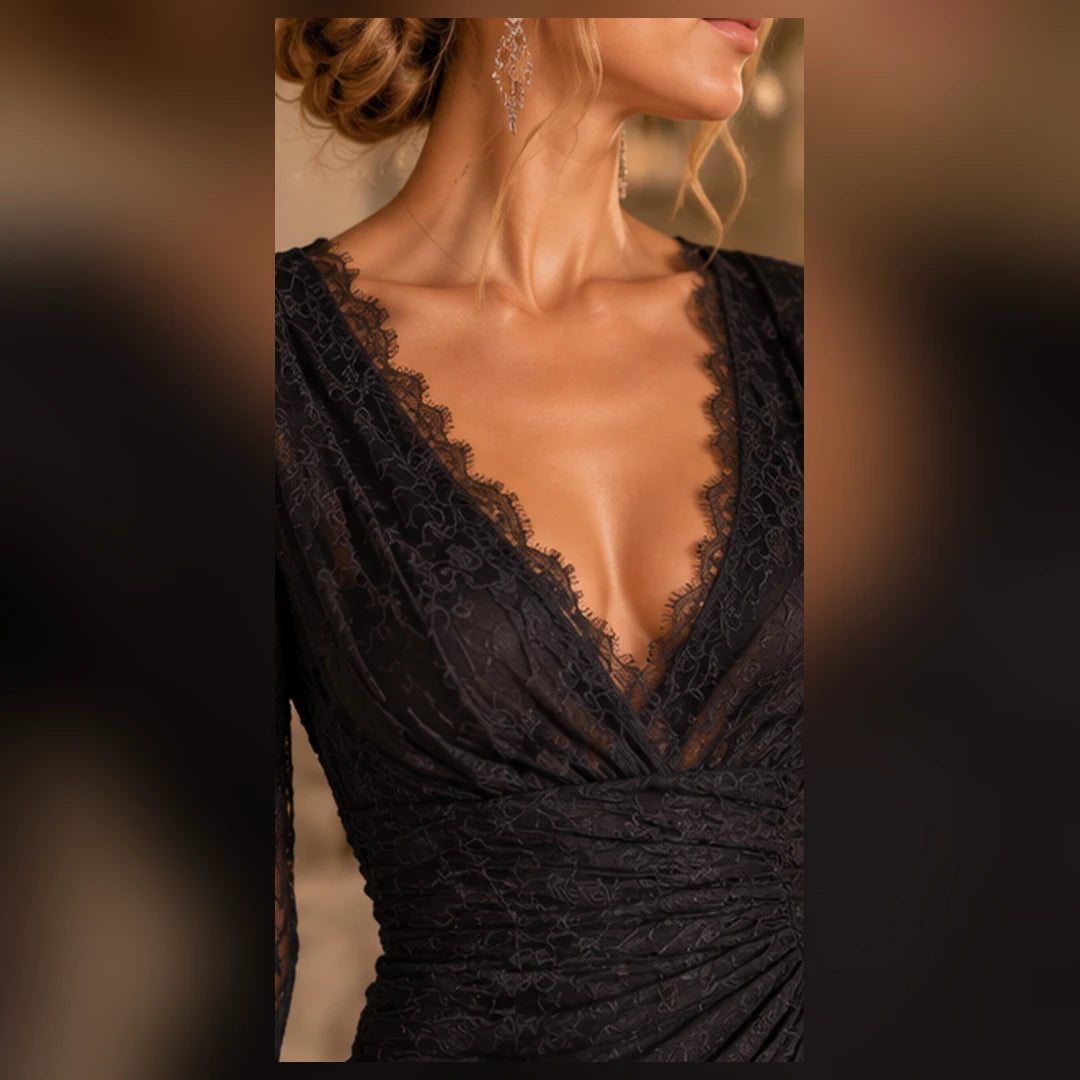 A flattering V-neck with a scalloped edge